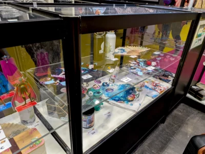 Vitrine de la boutique officielle de Japan Expo